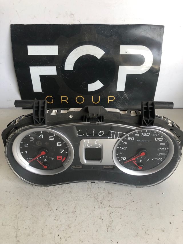 Cuadro de instrumentos Renault clio 3 RS 2.0 gasolina 200 cv                         referencia original : 8200305023