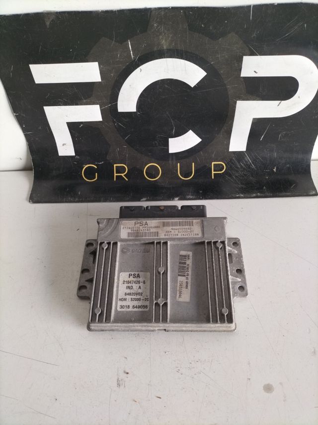 Centralita motor Peugeot Citroën
Referencia original : 9646243580-9646509880