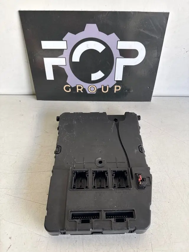 Caja de reles / fusibles UCH N3 Renault Scenic 2 Referencia Renault : 8200606830 Referencia Siemens : S118400260