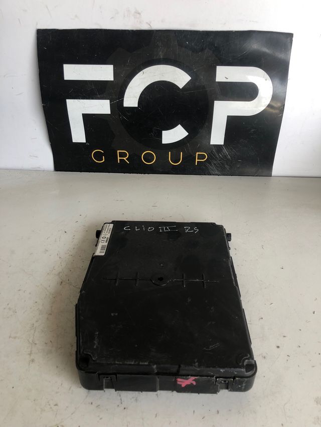 Caja de reles uch Renault clio III RS 2.0l Gasolina Referencia original : 8200724443 Referencia Siemens : S118400400