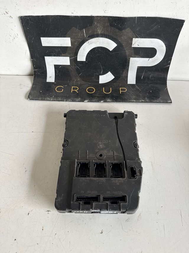 Caja de reles / fusibles UCH X84 Renault megane II / scenic II Referencia Renault : 8200306435 Referencia Siemens : S118400320