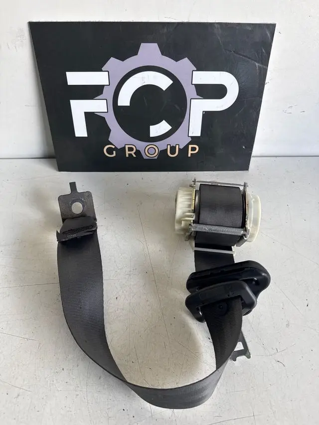 Cinturón de seguridad trasero derecho Renault Clio III Referencia TRW Automotive : 34003233 Referencia Renault : 8200683954 / 683954