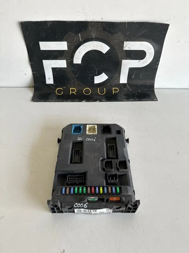 Caja de reles / fusibles BSI X02 Peugeot - Citroen Referencia original : 9666952080