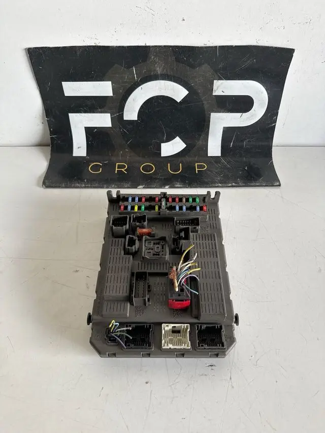 Caja de reles/ fusibles Citroen C8 / Peugeot 807 Referencia original : 9651938280