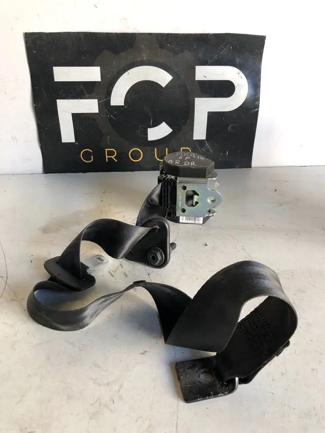 Cinturón de seguridad trasero derecho Renault megane III Referencia original : 888400027R