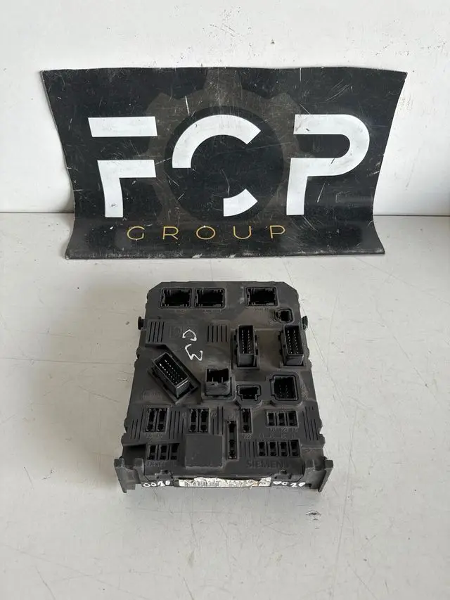 Caja de reles fusibles BSI Peugeot Citroën Referencia original : 9649811480 Referencia Siemens : S118085200