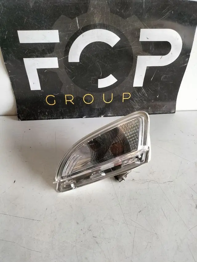 Piloto intermitente delantero izquierdo Renault Twingo 2 indicador de direcion izquierdo Renault Twingo 2 Referencia original : 261656873R