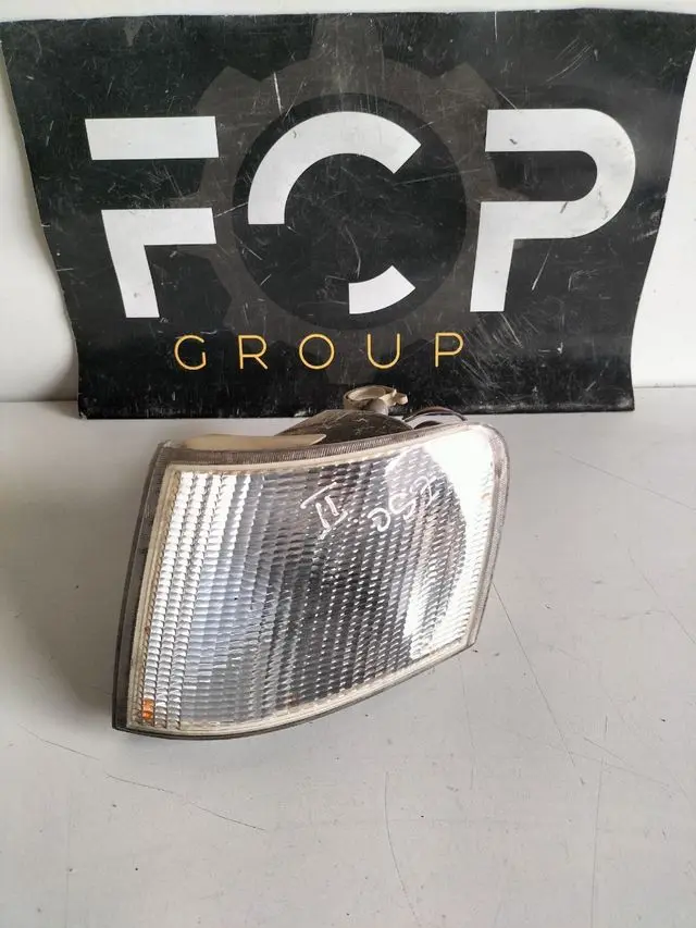 Piloto intermitente delantero izquierdo Ford Escort Referencia original : 394537 indicador de direccion delantero izquierdo Ford Escort 1993