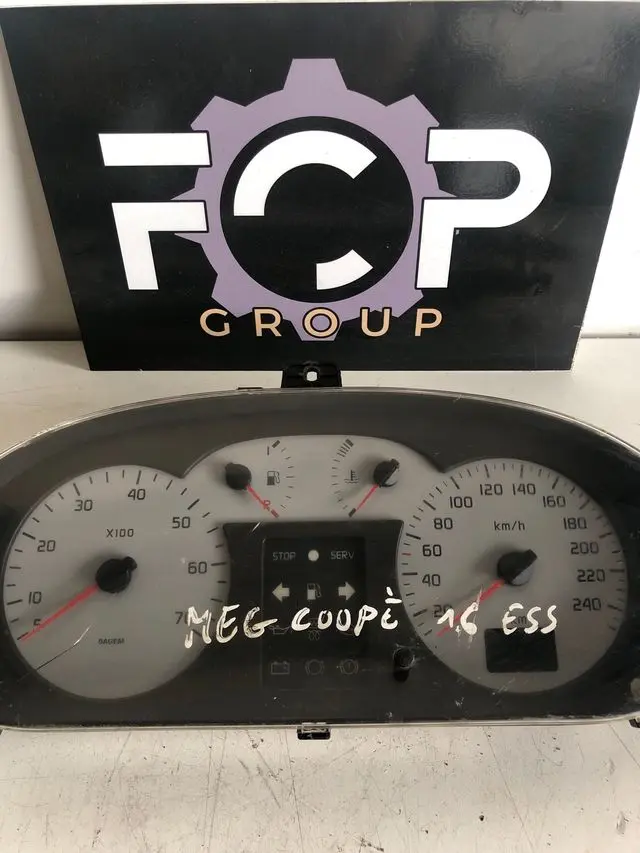 Cuadro de kilometros Renault Megane 1 coupe 1.6 gasolina Referencia original : 8200038777