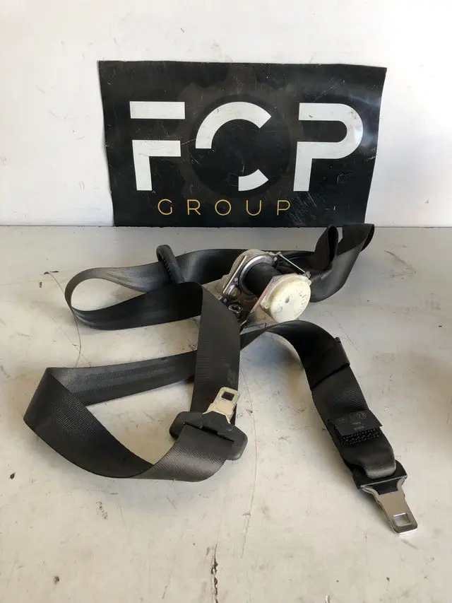 Cinturón de seguridad trasero central Renault clio III Referencia TRW Automotive: 34006770 Referencia Renault: 683944 / 8200683944