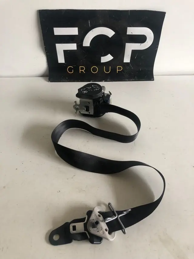 Cinturón de seguridad delantero derecho Peugeot 207 Referencia  : 040431