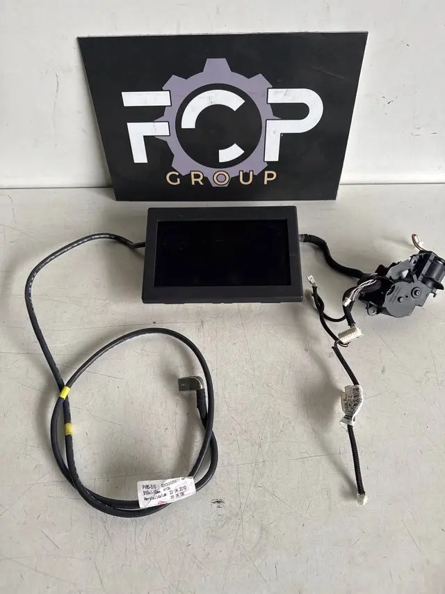 Pantalla de navegación GPS para Peugeot 5008 Referencia original : A2C5318538040143953 - 96735367ZD Pantalla LCD. Cable de conexión.