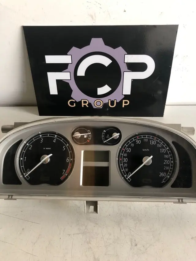 Cuadro de instrumentos de Renault Laguna 2 1.8 16V gasolina Referencia original : 8200417830