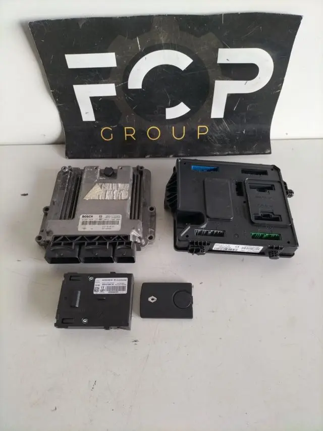 Kit de arranque Renault Scenic III 1.6 DCI ECU Bosch REF : 0281030135 - Ecu referencia original : 237101074R BCM Continental Ref : 284B18853R - S180180060 Lector de targeta : 28509828R