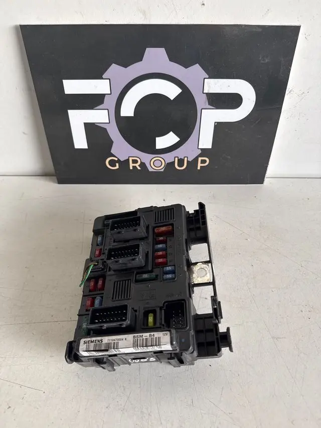 Caja reles / fusibles siemens BSM-B4 referencia Siemens : T118470004K Referencia original :  9643498780