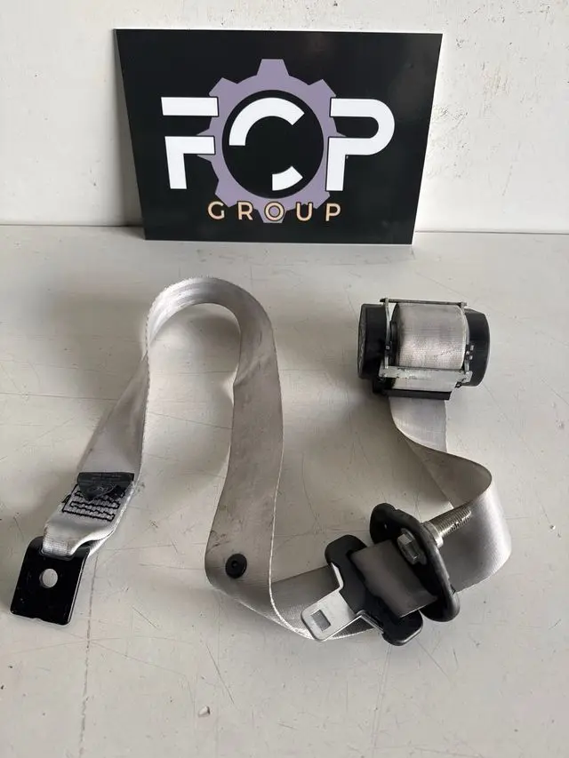 Cinturon de seguridad trasero derecho Renault scenic III 2009-2016 Referencia original : 888404764R