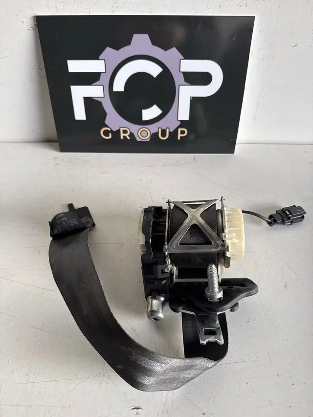 Cinturon de seguridad trasero derecho Renault clio 3 Referencia Renault : 8200838238 / 838238 Referencia TRW Automotive : 34052538