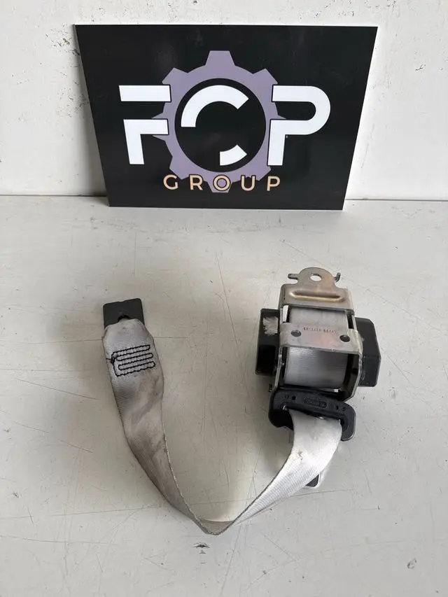 Cinturon de seguridad trasero derecho / izquierdo Renault megane III 2009-2016 Referencia original : 888409079R