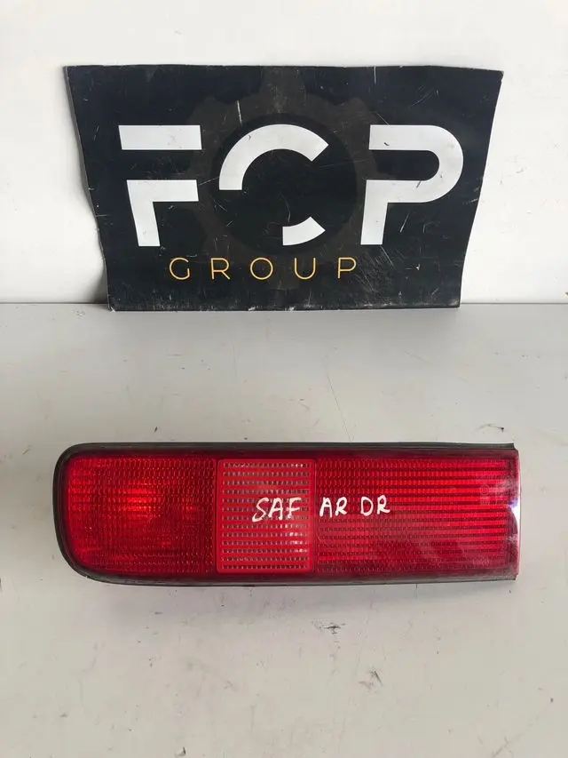 Piloto portón trasero derecho Renault safrane II Referencia original : 770042402