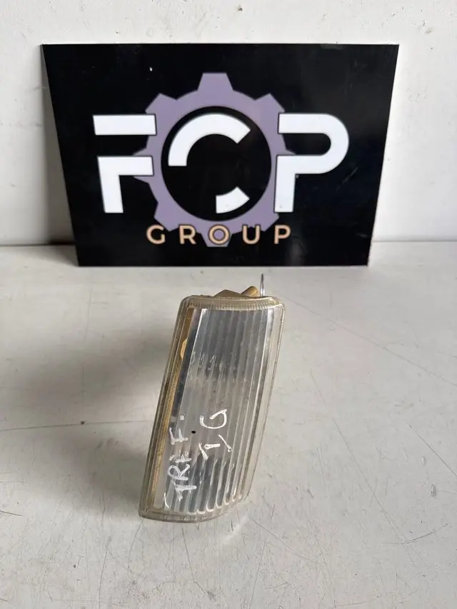 Intermitente delantero derecho para Renault Trafic de la Serie 1. Referencia original : 7700793306