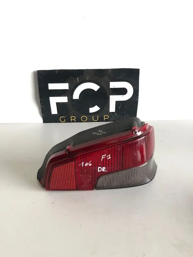 Piloto trasero derecho Peugeot 106 fase 1