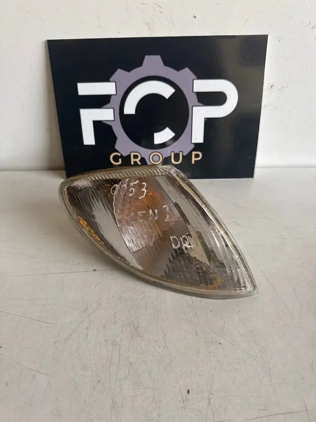 Intermitente / indicador de direccion delantero derecho Renault Megane 1 / Scenic I referencia original : 7700831467