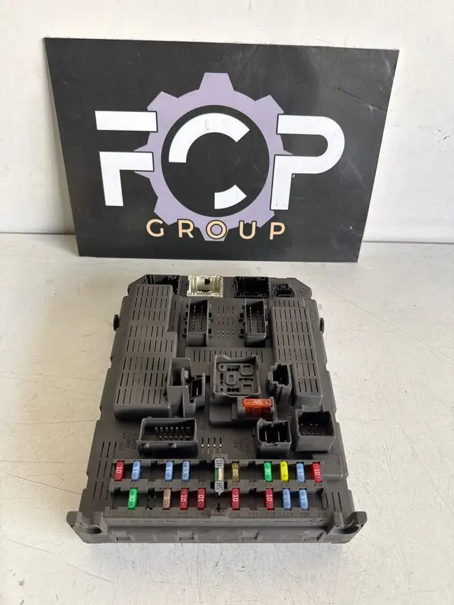 Caja de fusibles y relés BSI V01-00 Peugeot 807 / Citroën c8 Referencia original : 1499705080