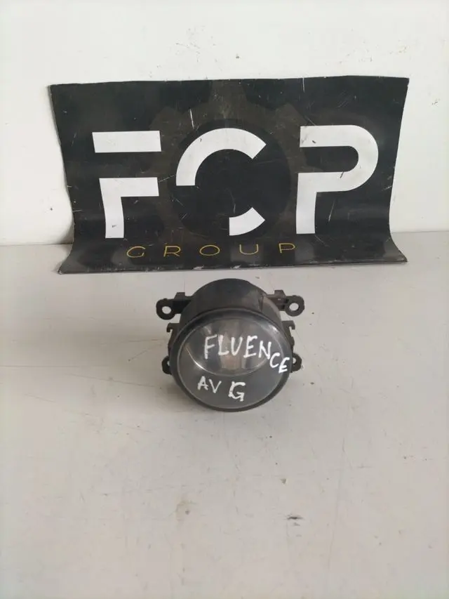 Faro antiniebla delantero izquierdo Renault Megane/ Scenic III / Fluence Referencia original : 8200074008 / 89202503
