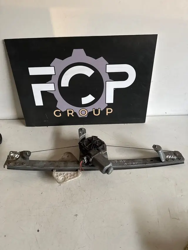 Elevalunas delantero derecho para Dacia Logan Referencia : ARM118482 / 400727G