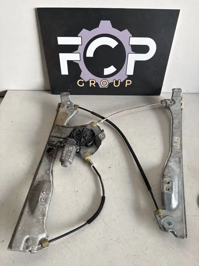 Elevalunas delantero derecho Renault Clio III , 5 puertas Referencia original : 8200291147-J /981283-103 / 400861F