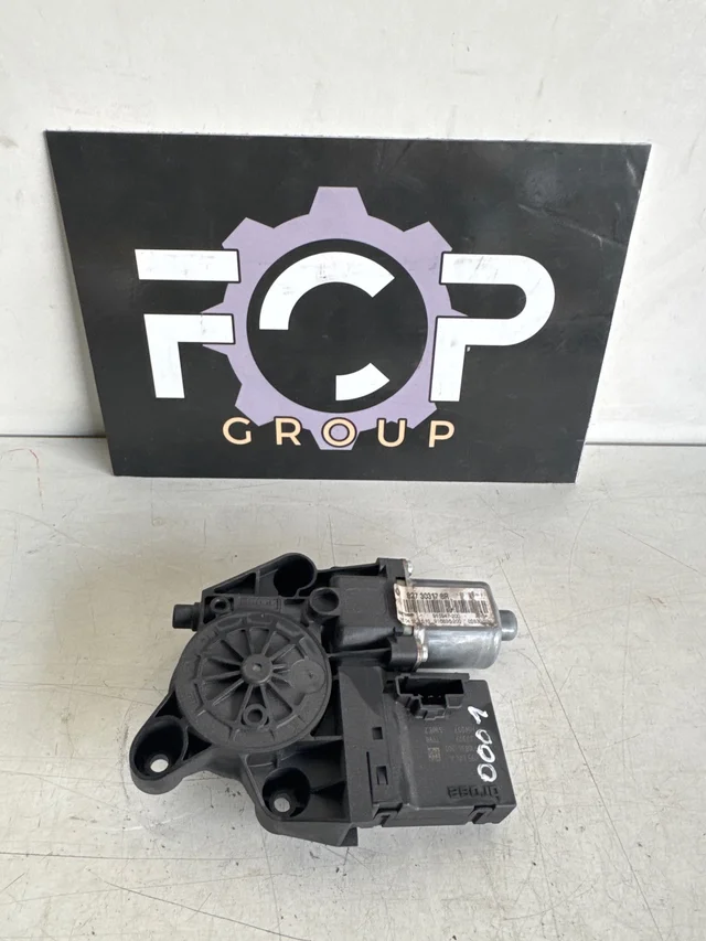 Motor de elevalunas eléctrico trasero derecho Renault Scenic 3 Referencia Renault : 827303178R Referencia Brose: 915947-200 / 916836-200 / 910836-200