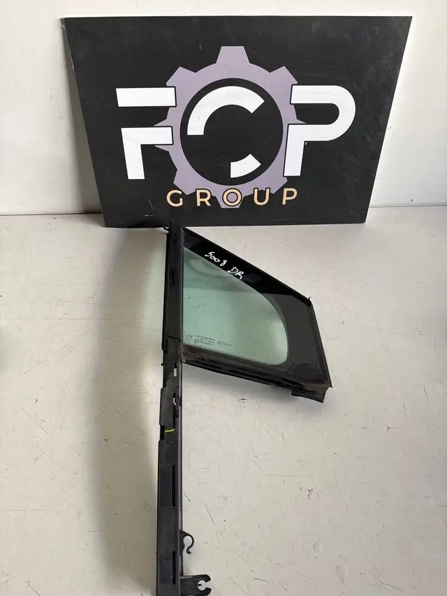 Luna custodia delantera derecha Peugeot 5008