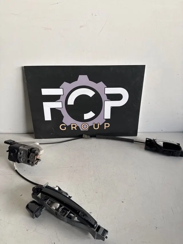 Conjunto de manija de puerta y cerradura trasera derecha Peugeot 5008 2009-2017 Referencia : 732301