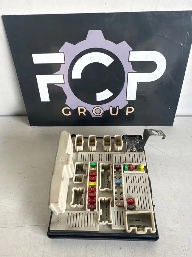 Caja de reles / fusibles USM-X61 Renault Kangoo Referencia original : 8201044237