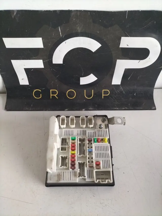 Caja de reles / fusibles USM-X61 Renault Kangoo Referencia original : 8201044237