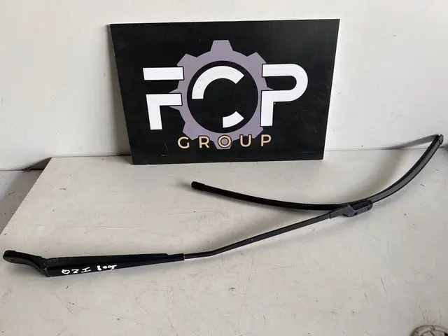 Brazo limpiaparabrisas delantero izquierdo Peugeot 3008 / 5008 2009-2017 Referencia original : 3392125734 / 79536