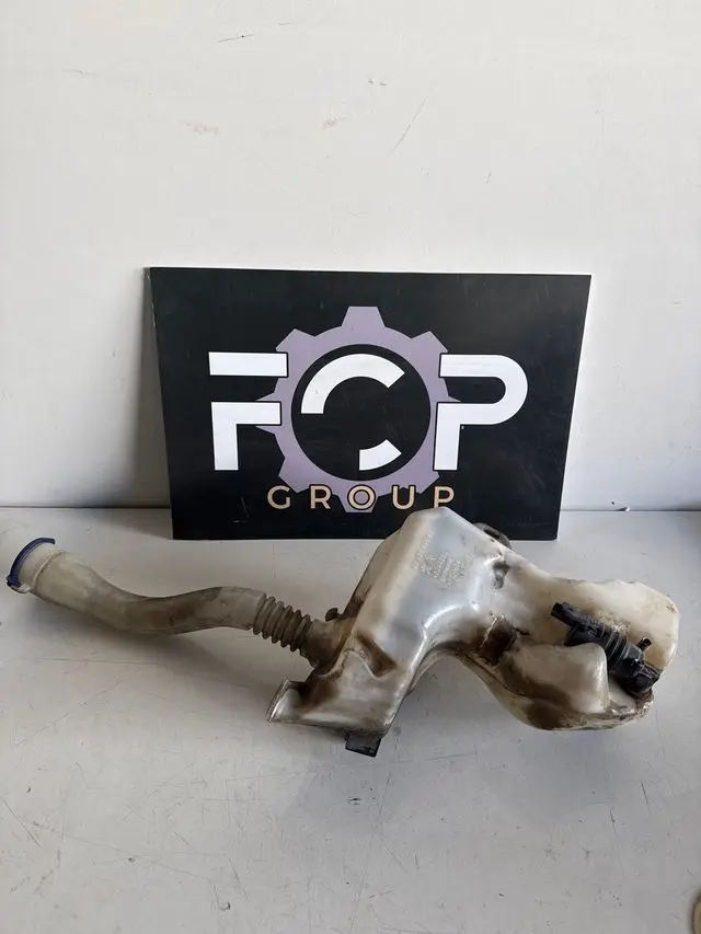 Depósito limpiaparabrisas Peugeot 3008 / 5008 Referencia original : 9685005580 / 40244085 / 9643447980