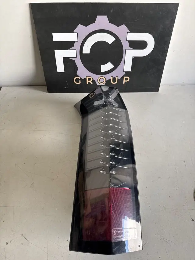 Piloto trasero izquierdo Cadillac SRX 2004-2009 Referencia original : 15921492