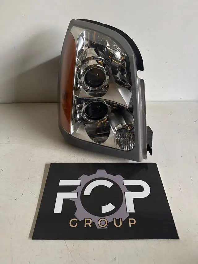 Faro  Xenon Delantero Derecho Cadillac SRX 2003-2009 Referencia original : 15930600
