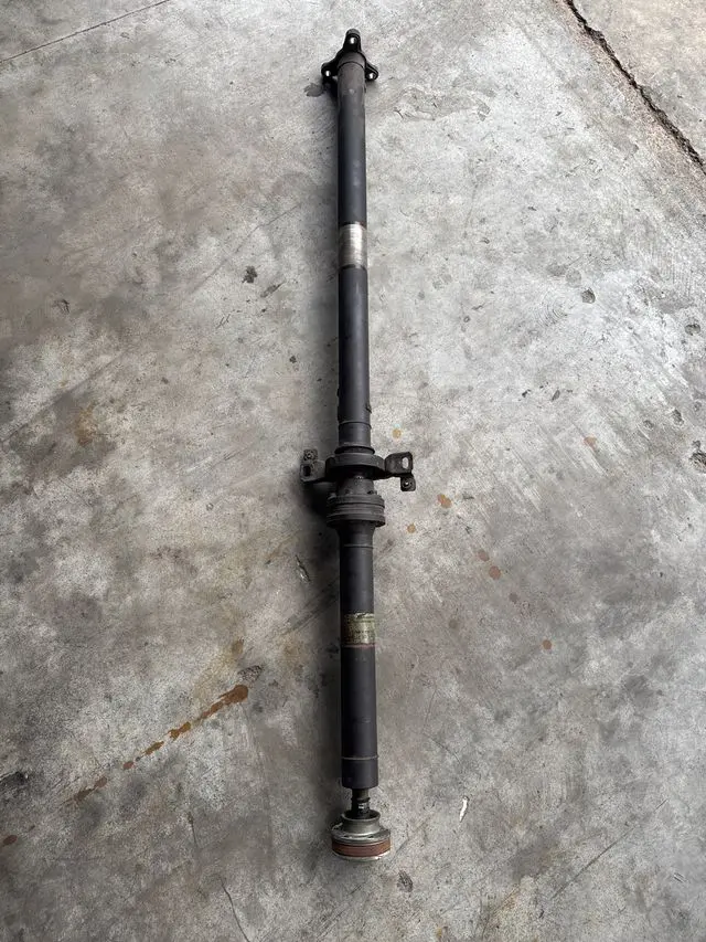 Eje / Árbol de transmisión Cadillac SRX 3.6 gasolina 4X4 2003-2009 Referencia original : 15210791