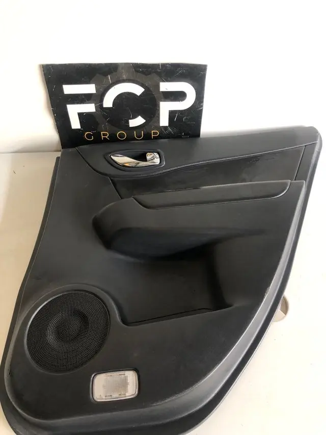Panel / Guarnecido de la puerta trasero izquierdo Renault koleos 2008-2013