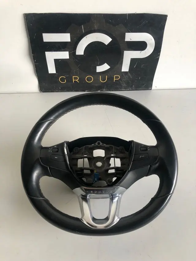 Volante multifuncion de cuero peugeot 208 / 2008 Referencia original : 98084115ZD