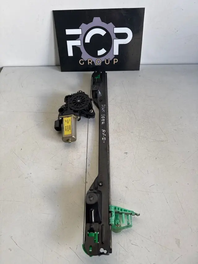 Elevalunas delantero derecho de Fiat Idea.