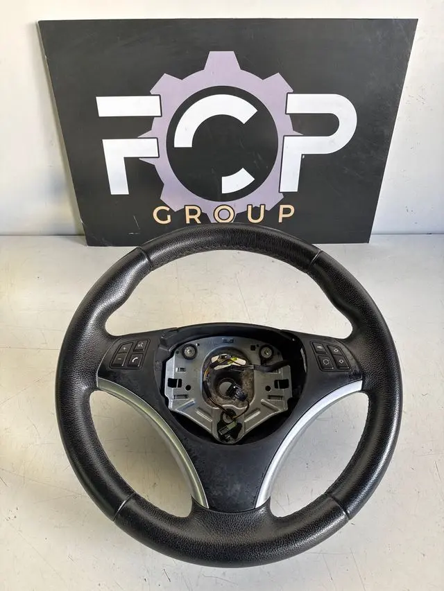 Volante de cuero negro para BMW serie 1 2007-2012 Referencia original : 6769894-01 / 305617099E06