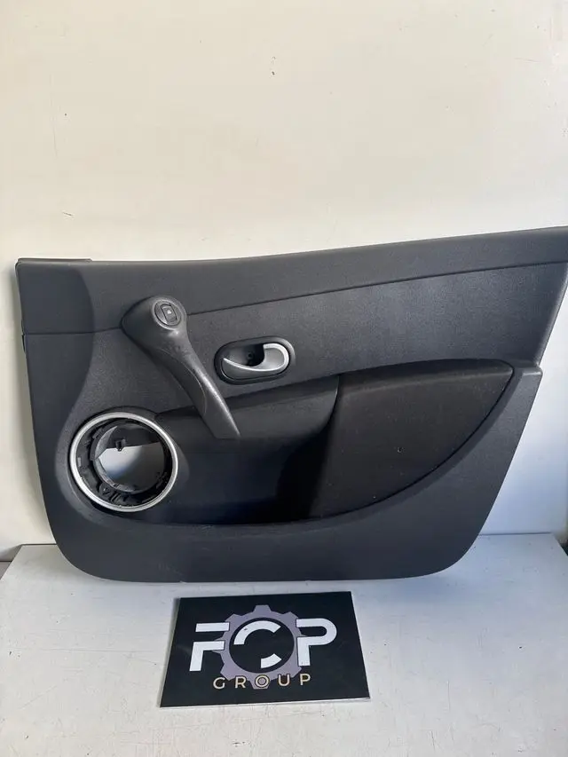 Panel de puerta delantera izquierda para Renault Clio 3   / 4 puertas Referencia original : 8200921521