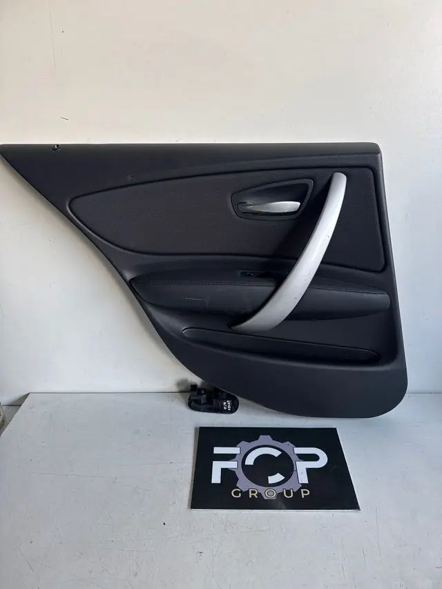 Panel de puerta trasero izquierdo BMW seria 1 E81 4 puertas Referencia original : 8353465
