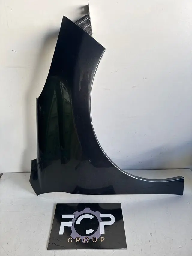 Aleta delantera derecho para Peugeot 207.