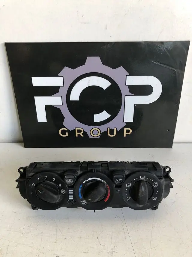 Mando de control de calefacción y aire acondicionado para Ford Transit Custom.  Dial de temperatura con posiciones 0, 1, 2, 3, 4.  Selector de modo de ventilación.  Botón A/C. Referencia original : GK2T-19980-CE
