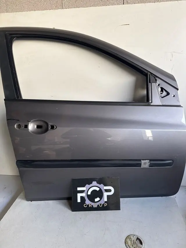 Puerta delantera derecha para Renault Clio 3 seria 2 , 4 puertas