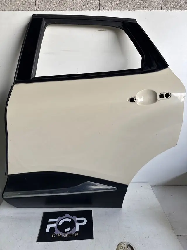 Puerta trasera izquierda Renault Captur con Moldura Referencia original : 821016644R